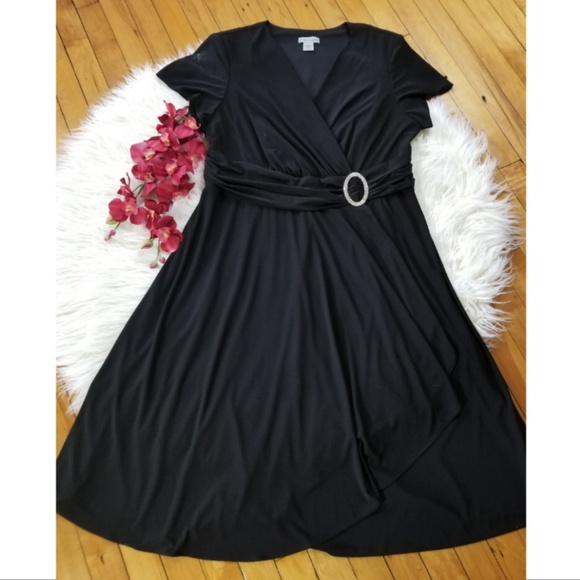 Catherines Dresses & Skirts - Catherine's short sleeve v neck black dress Catherines Dresses & Skirts - Catherine's short sleeve v neck black dress